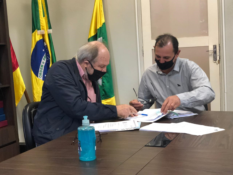 Prefeito assina contrato para ampliação de mais uma ponte